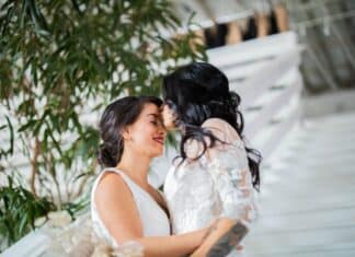 Sobre o Casamento Gay Casal de mulheres em seu casamento (Foto: Brianna Swank/Pexels)