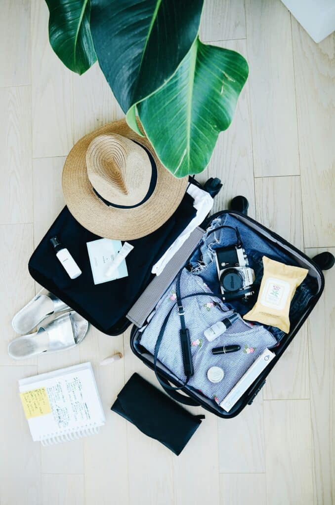 Para a Lua de Mel, planeje tudo com antecedência, para evitar contratempos. Mala de viagens (Foto: Marissa Grootes/Unsplash)