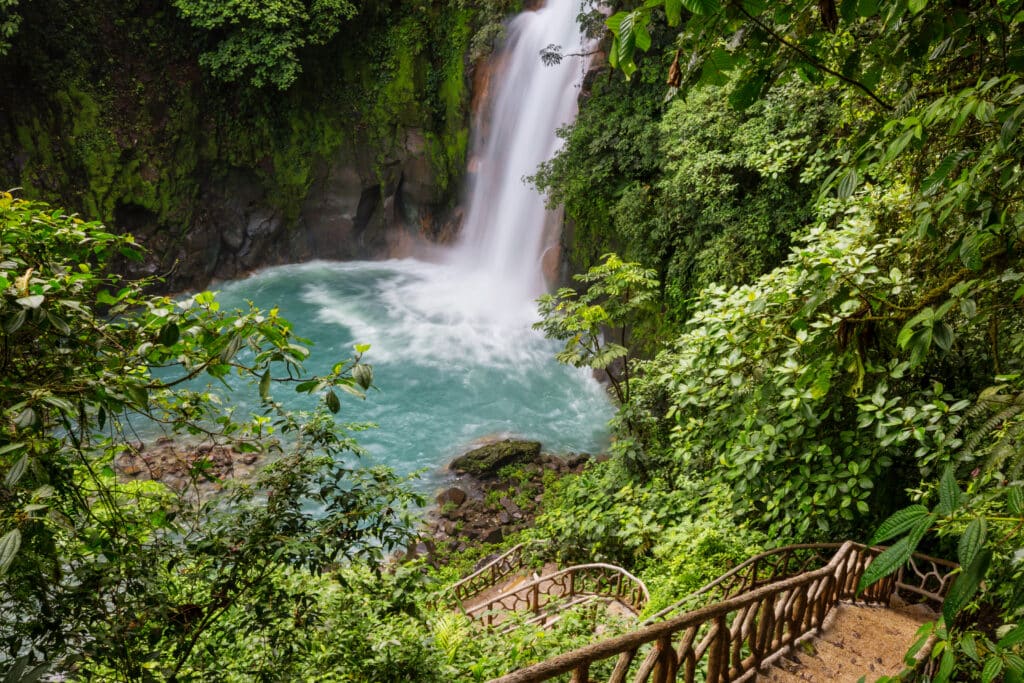 Cachoeira na Costa Rica (Fonte: Galyna_Andrushko/Envato)